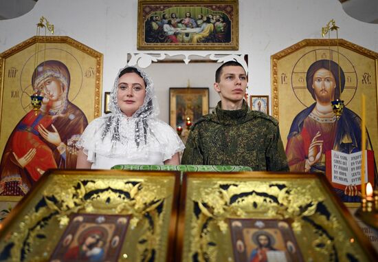 Венчание военнослужащего группировки "Центр" в зоне СВО