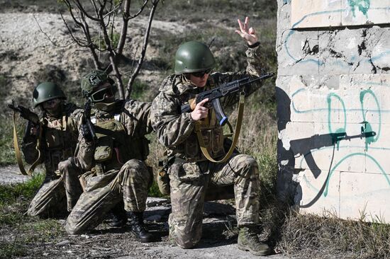 Учебно-полевые сборы в школе юных командиров "Шторм-Крым 2025"