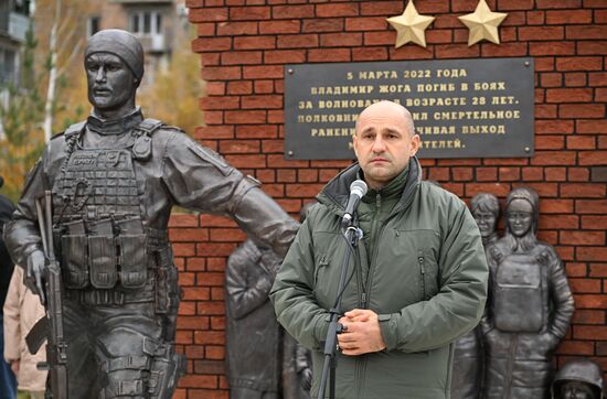 Памятник Герою России и ДНР Владимиру Жоге открыли в Волновахе