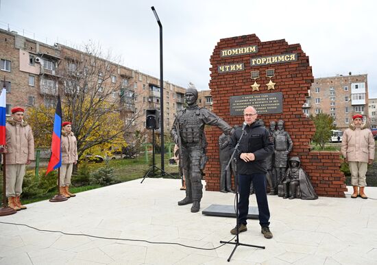 Памятник Герою России и ДНР Владимиру Жоге открыли в Волновахе