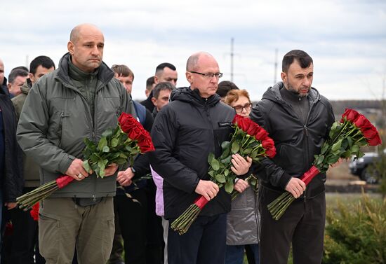 Памятник Герою России и ДНР Владимиру Жоге открыли в Волновахе