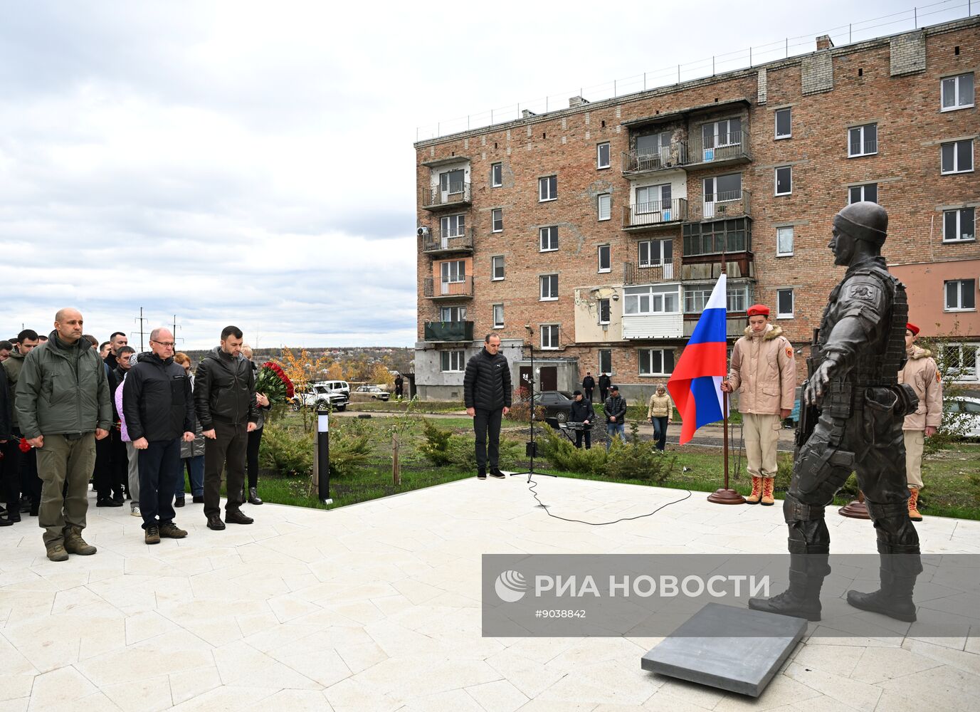 Памятник Герою России и ДНР Владимиру Жоге открыли в Волновахе