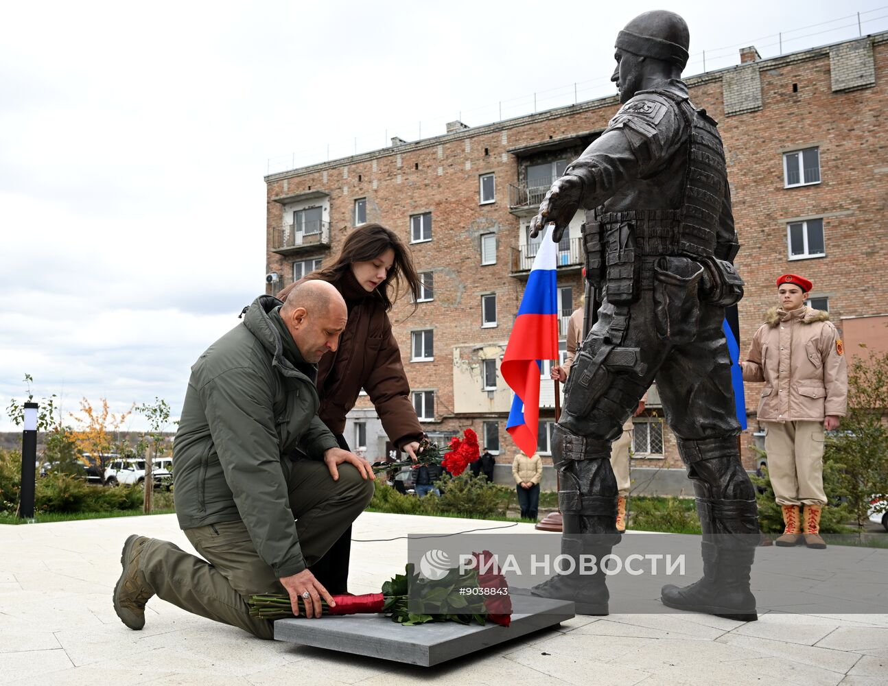Памятник Герою России и ДНР Владимиру Жоге открыли в Волновахе
