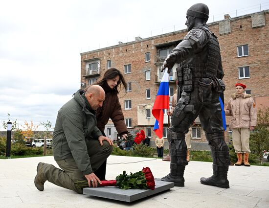 Памятник Герою России и ДНР Владимиру Жоге открыли в Волновахе