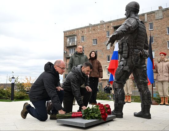 Памятник Герою России и ДНР Владимиру Жоге открыли в Волновахе