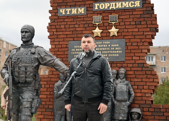 Памятник Герою России и ДНР Владимиру Жоге открыли в Волновахе