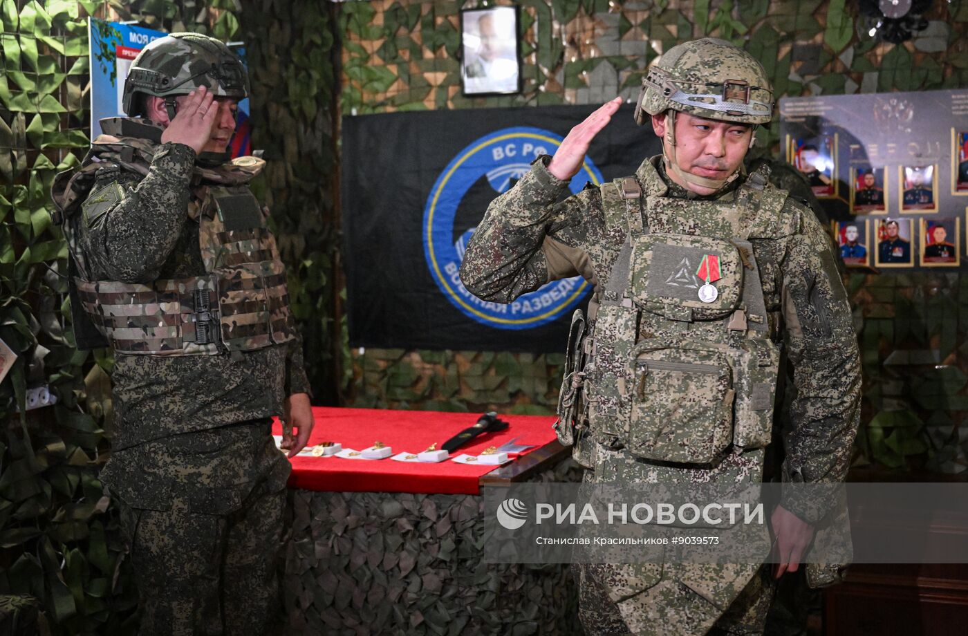 Награждение военных разведчиков группировки войск "Центр"