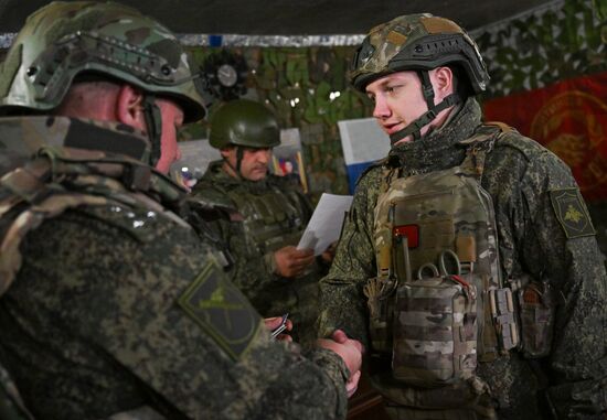 Награждение военных разведчиков группировки войск "Центр"