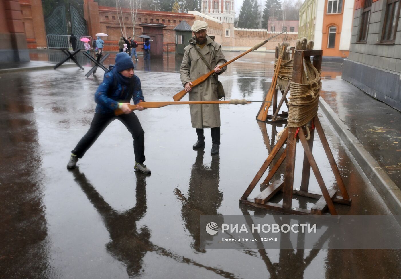 Исторические реконструкции в кинопарке Москино к празднику Народного единства