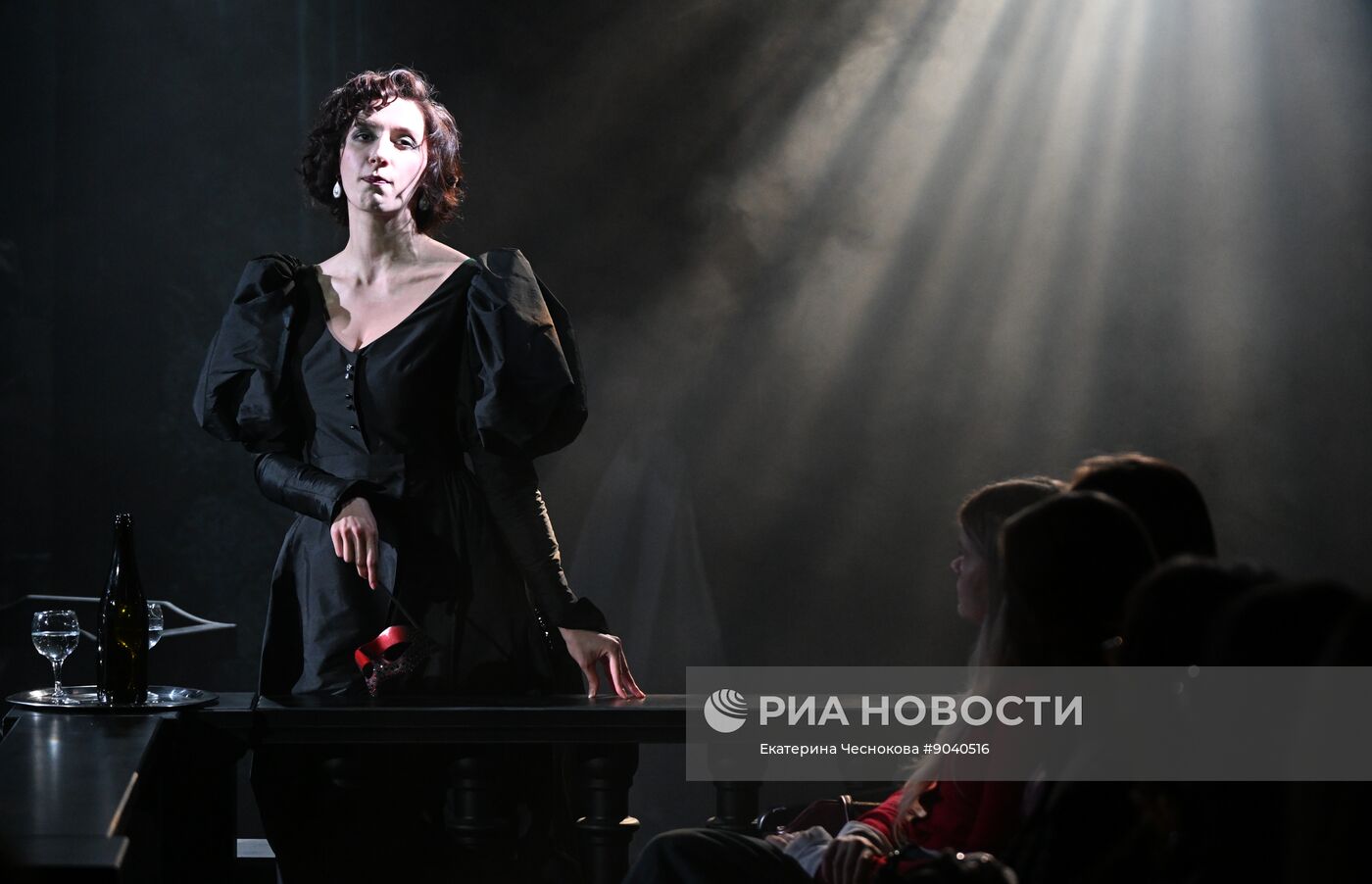 Спектакль "Москва. Сумерки" в "Покровка.Театр"