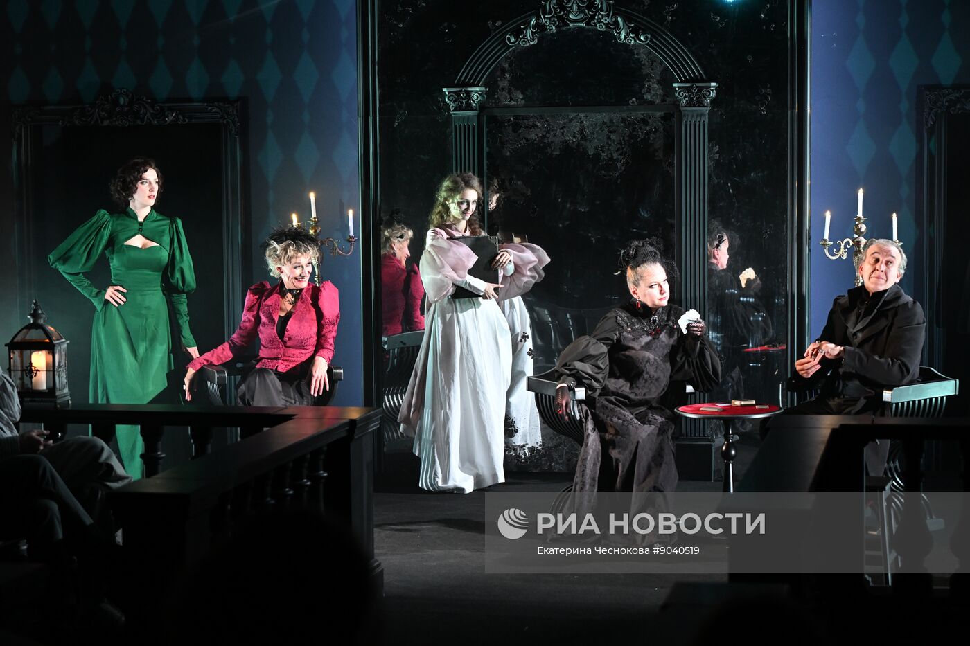 Спектакль "Москва. Сумерки" в "Покровка.Театр"