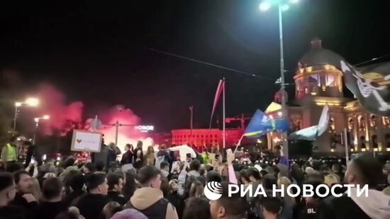 Акция сторонников властей Сербии у Скупщины (парламента) собрала 47,5 тысяч человек