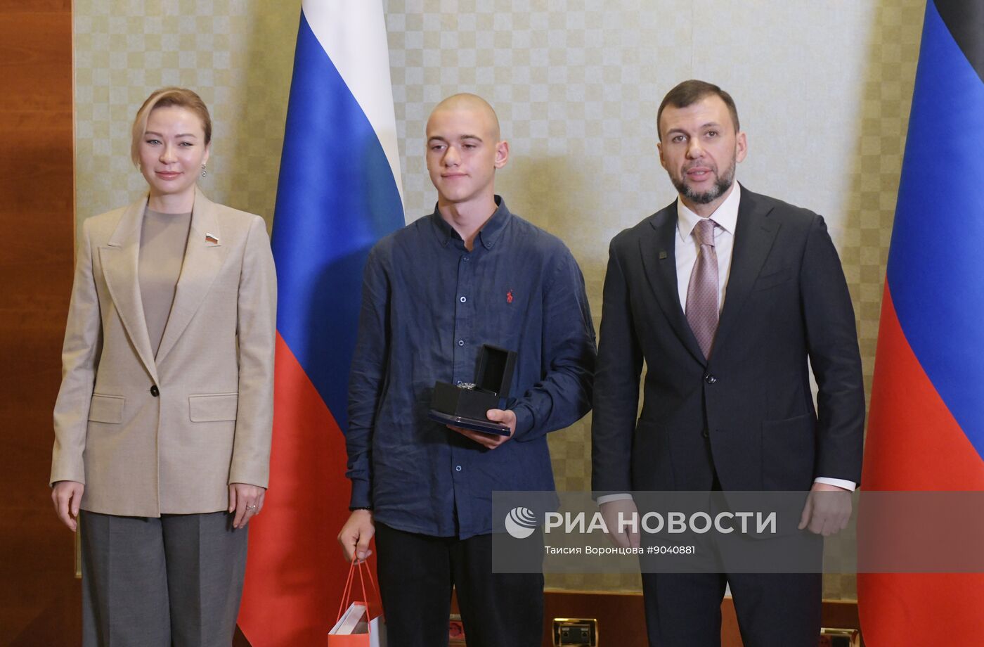 Детям-героям вручили награды в Донецке