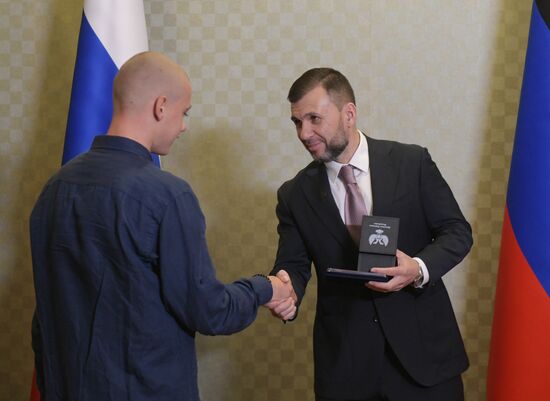 Детям-героям вручили награды в Донецке