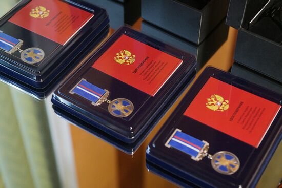 Детям-героям вручили награды в Донецке