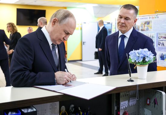 Рабочая поездка президента Владимира Путина в Приволжский федеральный округ