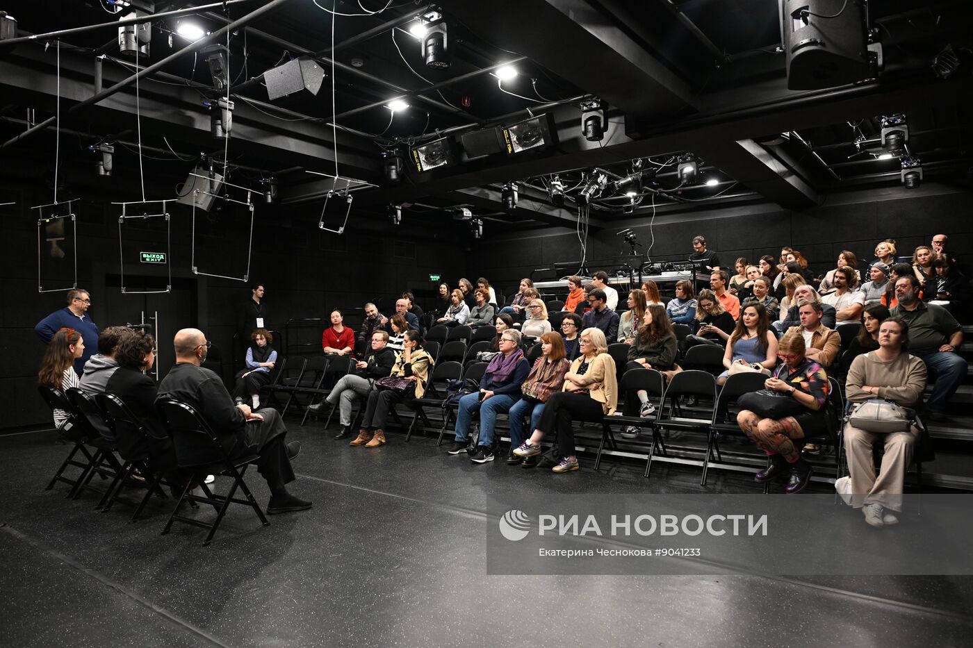 Театральный эскиз спектакля "Поколения" в театре "Шалом"