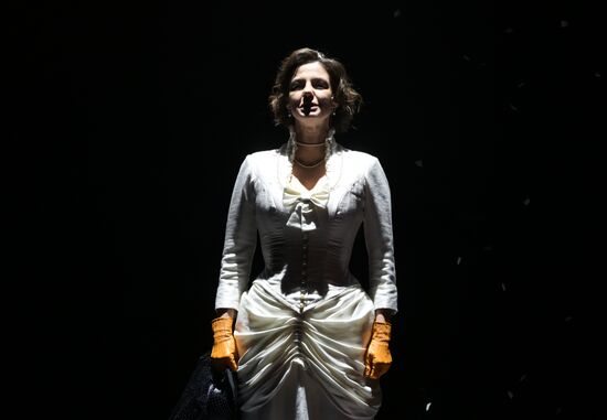 Спектакль "Анна Каренина" в Малом театре