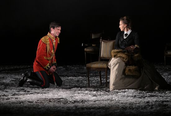 Спектакль "Анна Каренина" в Малом театре