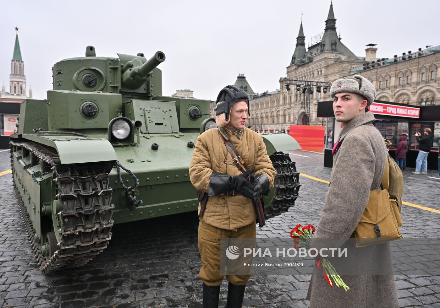 Выставка в честь годовщины парада 1941 г. на Красной площади