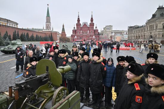 Выставка в честь годовщины парада 1941 г. на Красной площади 