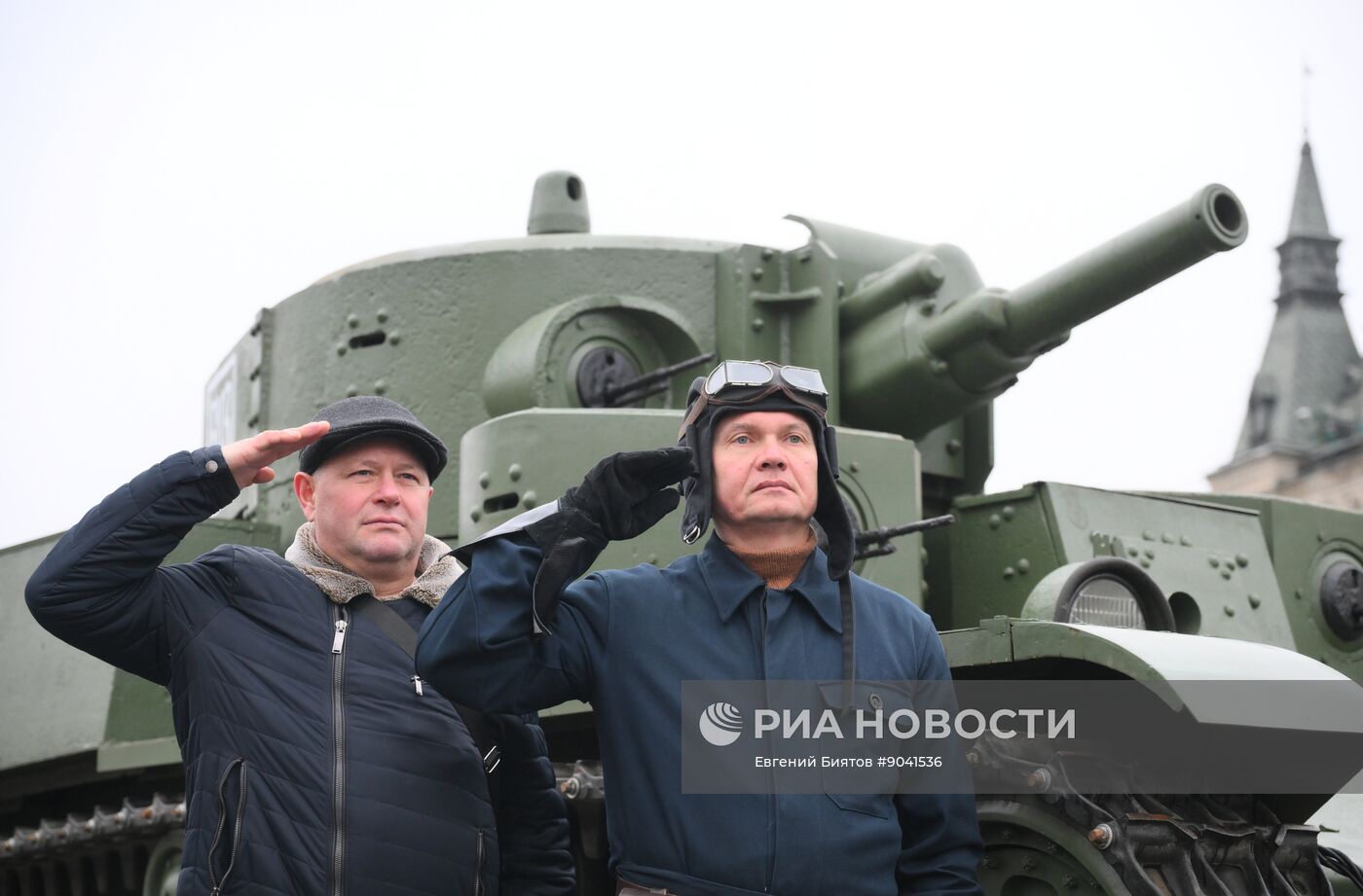 Выставка в честь годовщины парада 1941 г. на Красной площади