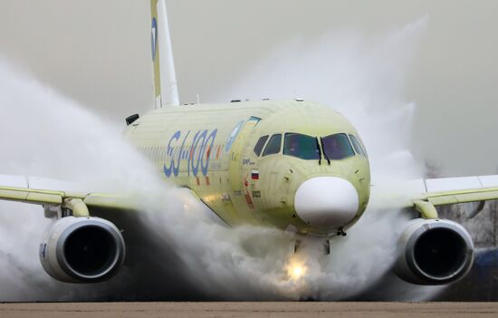 "Суперджет-100" прошел испытания на защиту двигателей от воды