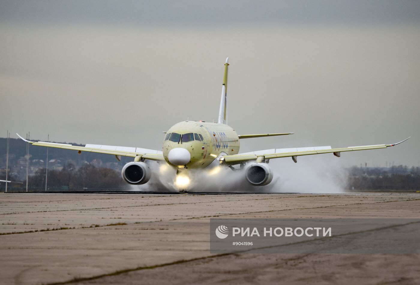 "Суперджет-100" прошел испытания на защиту двигателей от воды