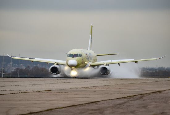 "Суперджет-100" прошел испытания на защиту двигателей от воды