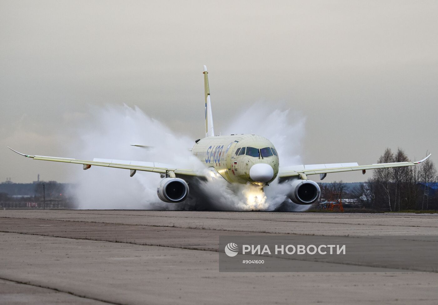 "Суперджет-100" прошел испытания на защиту двигателей от воды