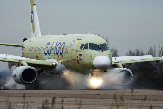 "Суперджет-100" прошел испытания на защиту двигателей от воды