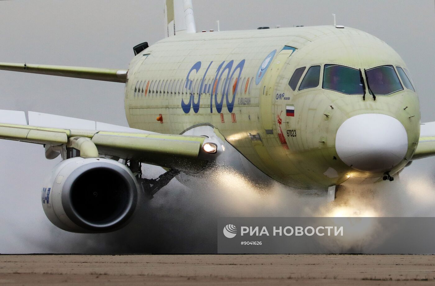 "Суперджет-100" прошел испытания на защиту двигателей от воды