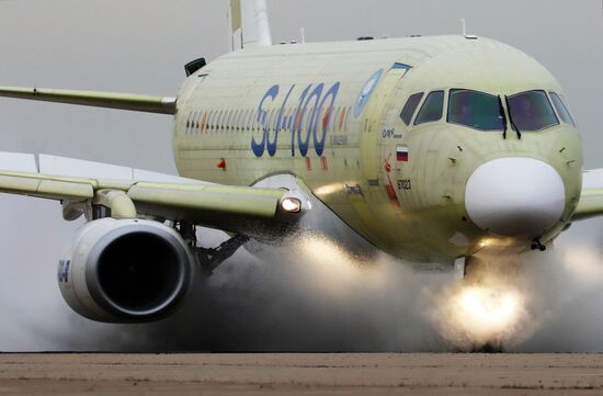 "Суперджет-100" прошел испытания на защиту двигателей от воды