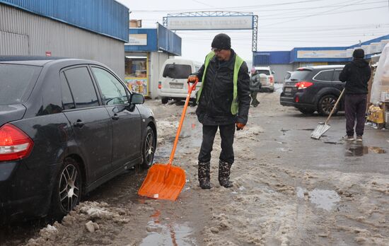 Последствия снегопада в Иркутске 