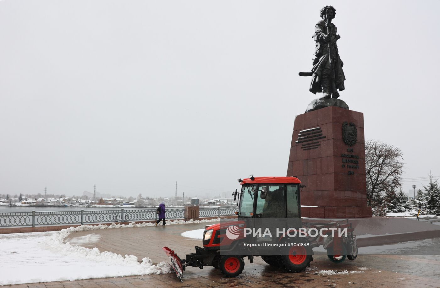 Последствия снегопада в Иркутске 