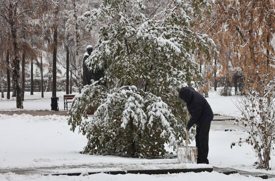 Последствия снегопада в Иркутске 