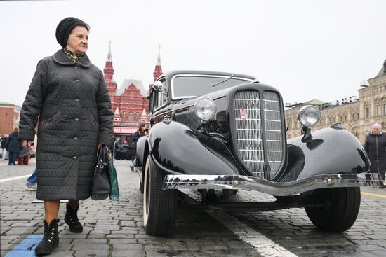 Выставка в честь годовщины парада 1941 г. на Красной площади 