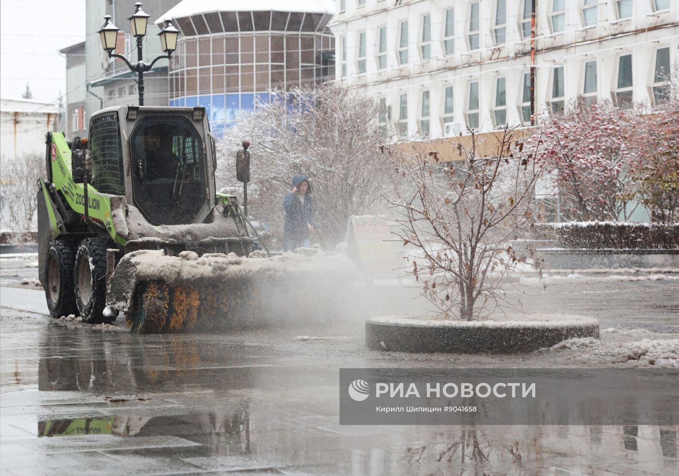 Последствия снегопада в Иркутске 