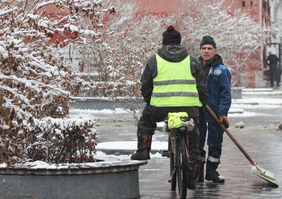 Последствия снегопада в Иркутске 