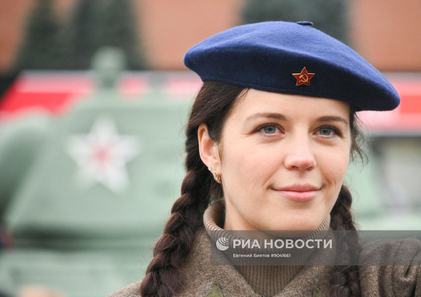 Выставка в честь годовщины парада 1941 г. на Красной площади