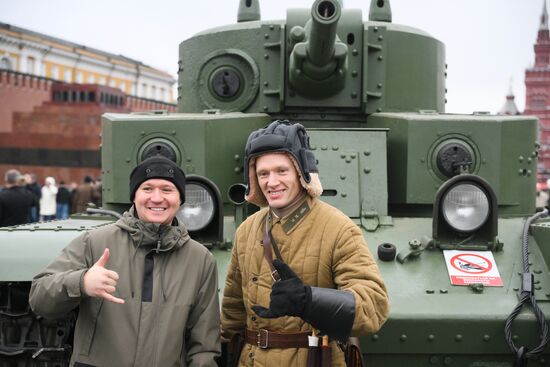 Выставка в честь годовщины парада 1941 г. на Красной площади 