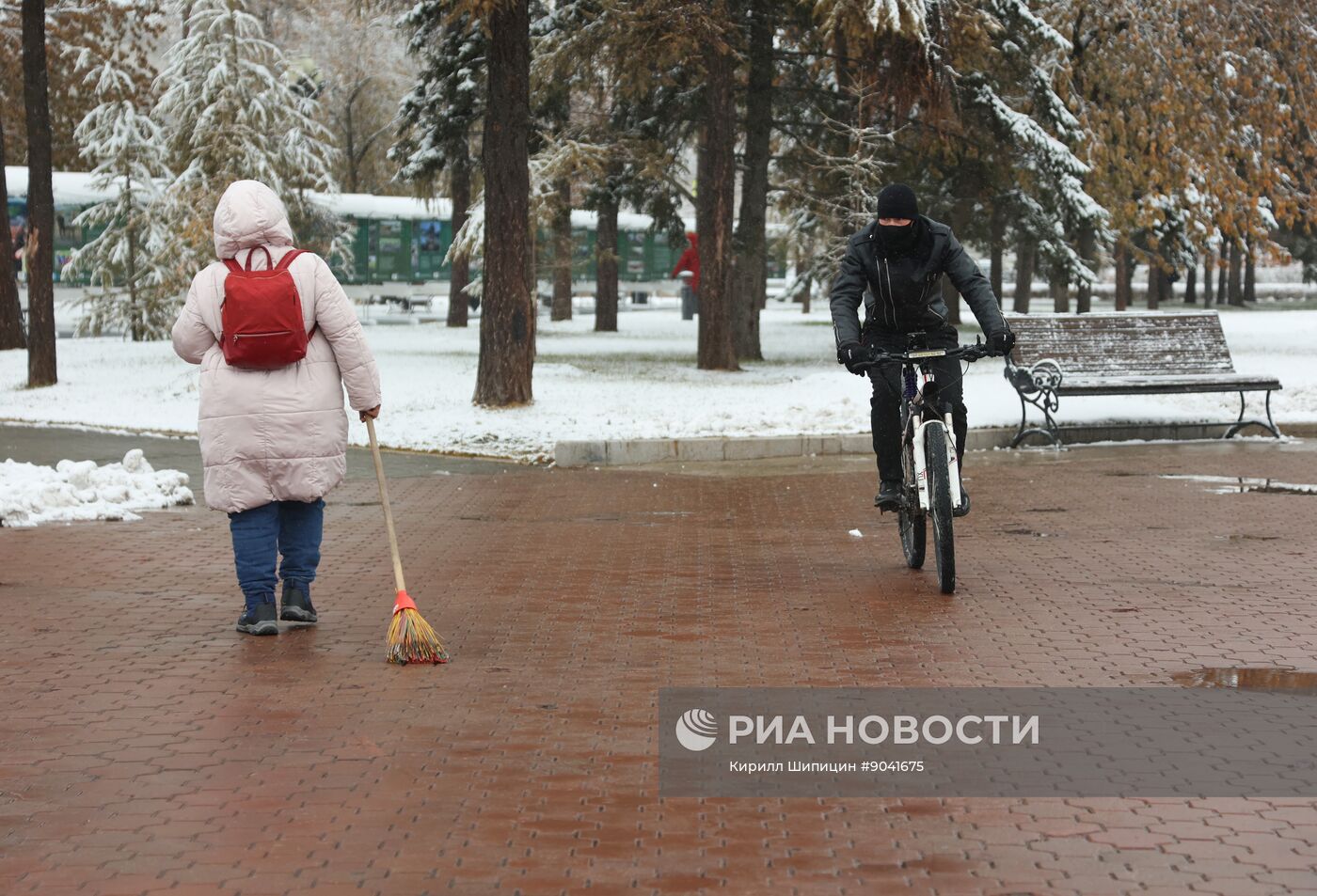 Последствия снегопада в Иркутске 