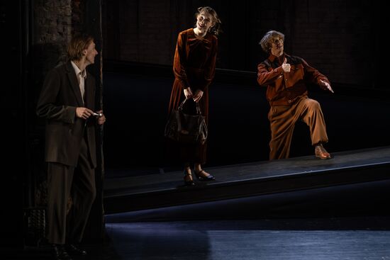 Спектакль "Первая любовь последнего года" в театре им. Евгения Вахтангова