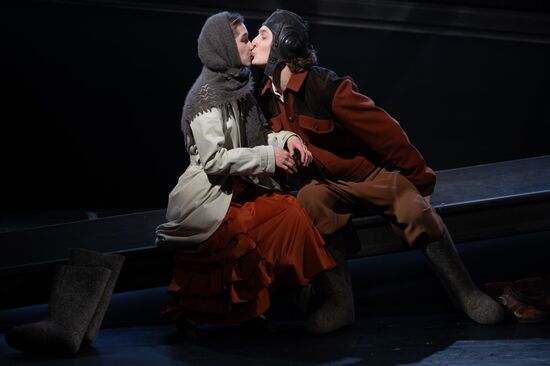 Спектакль "Первая любовь последнего года" в театре им. Евгения Вахтангова