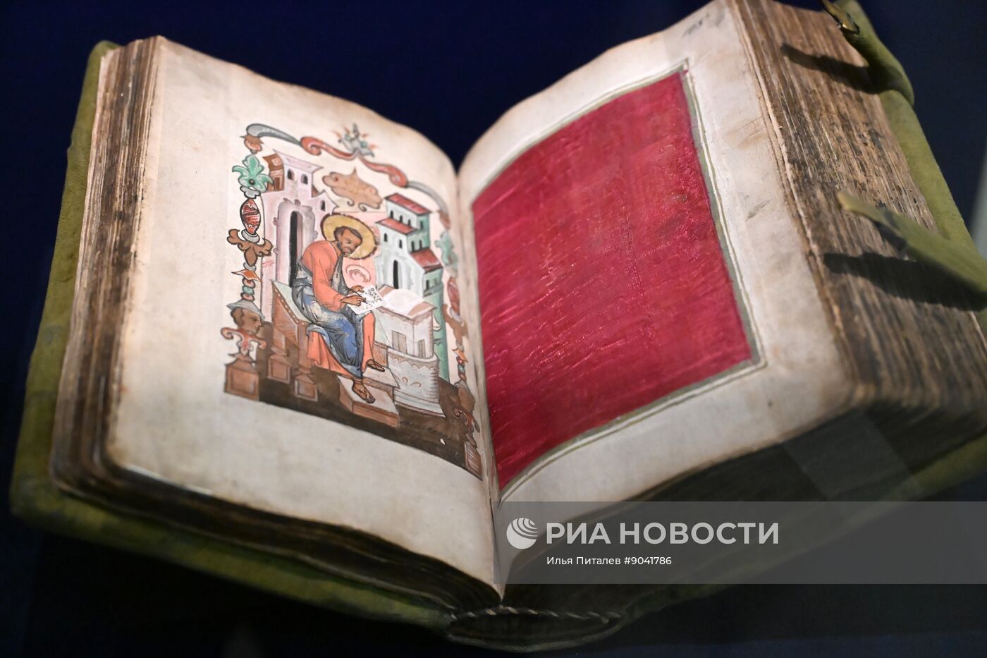 Выставка "Святая обитель: к 600-летию Соловецкого монастыря"