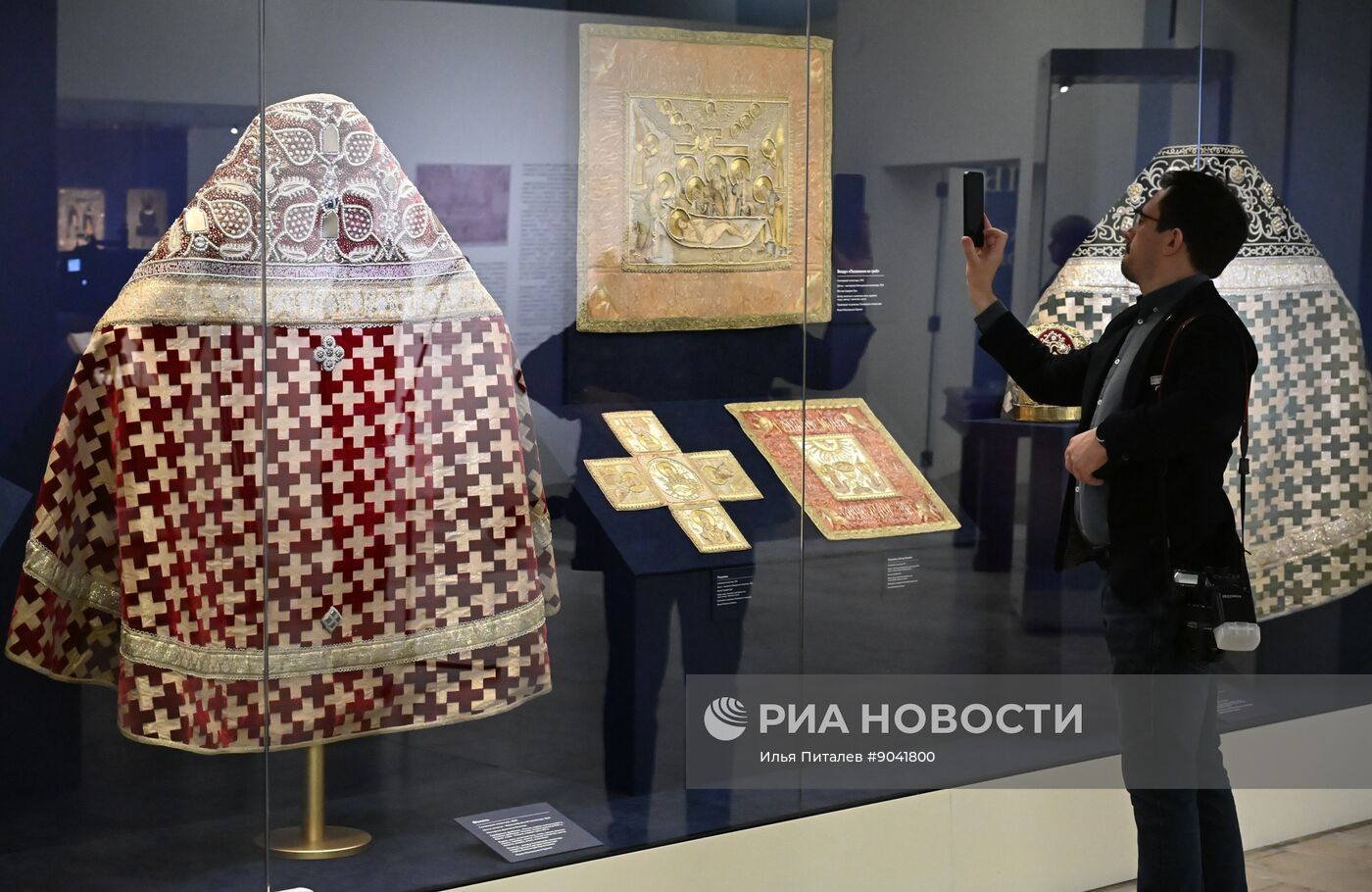 Выставка "Святая обитель: к 600-летию Соловецкого монастыря"