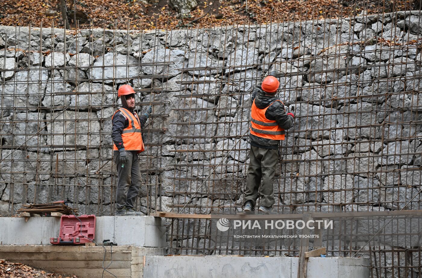 В Крыму ведется ремонт дороги на Ай-Петри
