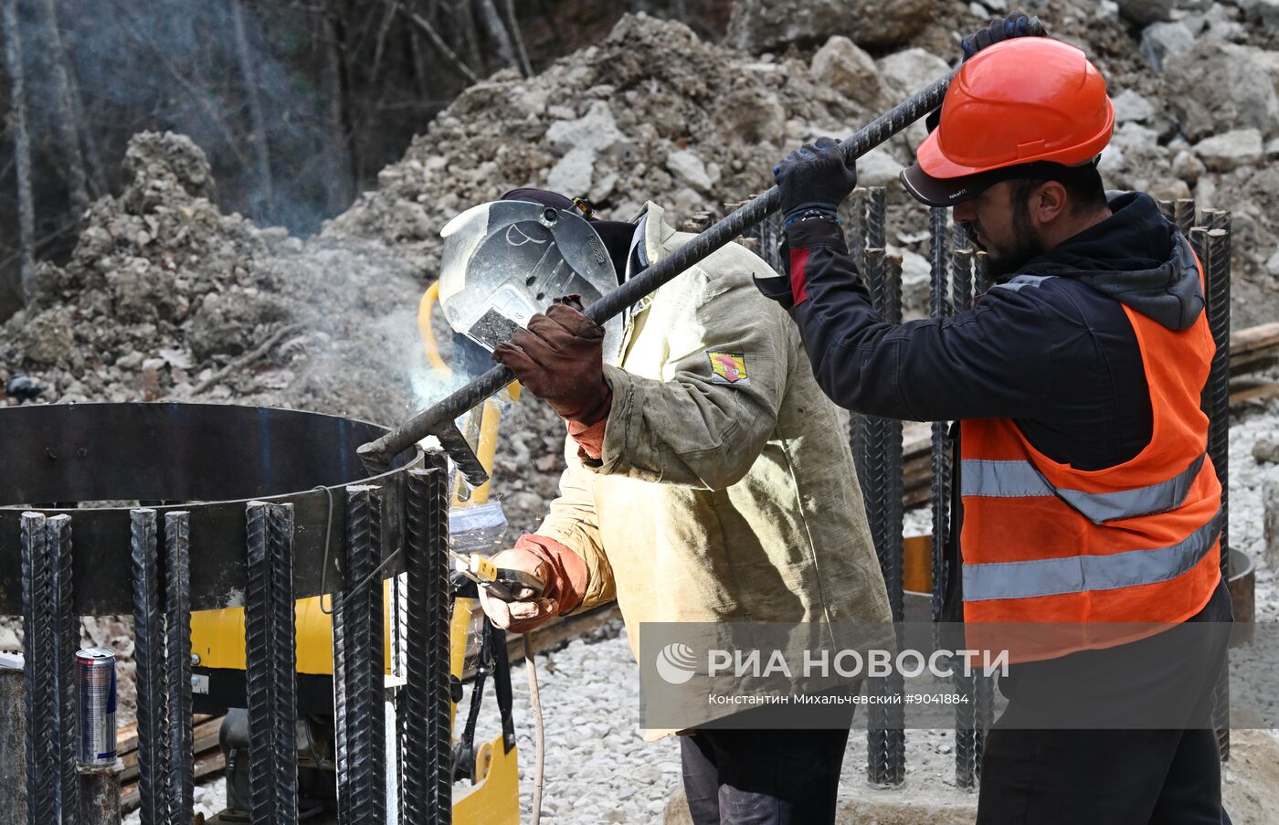 В Крыму ведется ремонт дороги на Ай-Петри