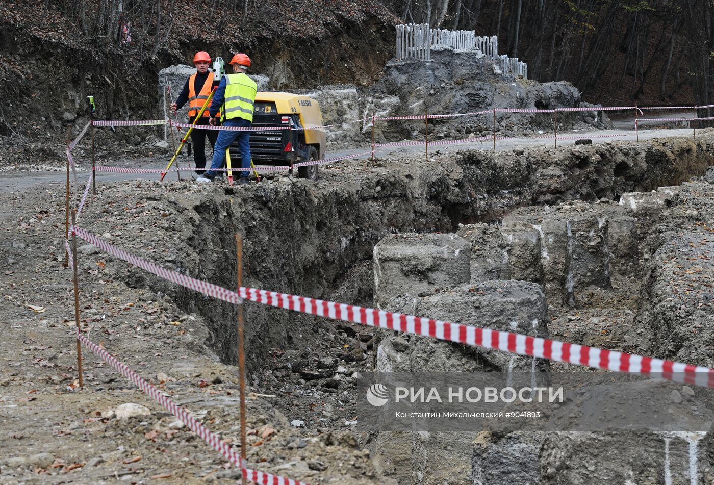 В Крыму ведется ремонт дороги на Ай-Петри