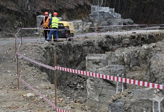 В Крыму ведется ремонт дороги на Ай-Петри 